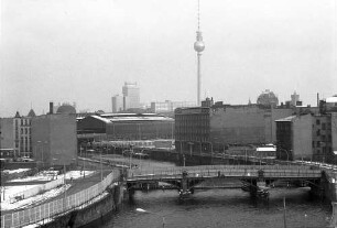 Berlin; Wedding: Vom Reichstagsgebäude; Spree und Bahnhof Friedrichstraße