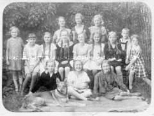 Gruppenbild einer Geburtstagsfeier