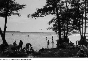 Am Strand, Badende