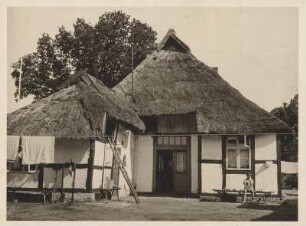 Pommern. Deep an der Ostsee. Altes typisches Bauerngehöft