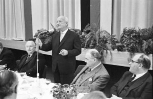 Bad Krozingen: Empfang der Gäste im Kurhaus; Landtagspräsident Neinhaus spricht