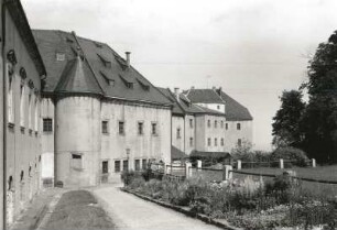 Königstein. Festung. Neues Zeughaus (1631, Wiederaufbau 1816), Torhaus und Streichwehr (1589-1591; P. Buchner) sowie Georgenburg (14. Jh., 1611-1619; P. Buchner, S. Hoffmann)