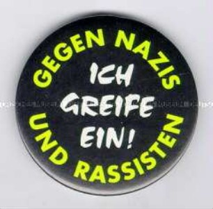 Button: "Gegen Nazis / und Rassisten / ich / greife / ein!"