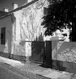 Haus mit Gartentor