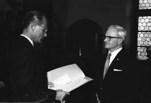Freiburg: Oberbürgermeister Dr. Keidel überreicht Oberrheinischen Kulturpreis an Prof. Dr. Karl Ilg, Innsbruck