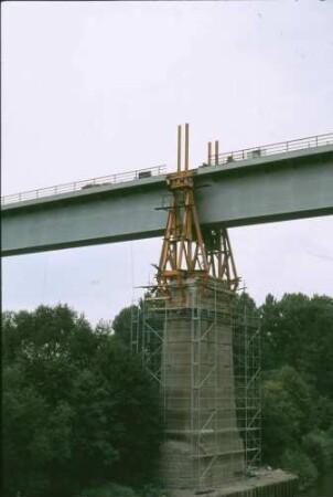Marbach Neckarviadukt Absenken Hohlkastenträger Krangerüst
