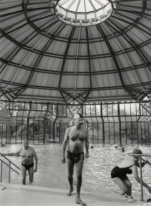 Das Thermalschwimmbad im Markgrafenbad, Badenweiler