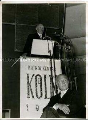 Bundeskanzler Konrad Adenauer spricht zur Eröffnung des Katholikentages in Köln