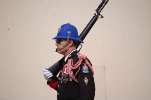 Monte Carlo - Wachsoldat : Wachsoldat in Monaco vor dem Fürstenpalast. 2006