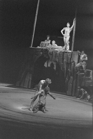 Szenenbilder aus "Spartacus", Ballett von Aram Chatchaturjan. Deutsche Staatsoper Berlin, Erstaufführung 05.05.1973