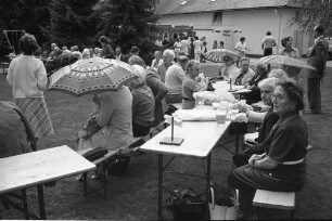 Evangelisches Alterswohn- und Pflegeheim der Elisabeth-von-Offensandt-Berckholtz-Stiftung. Sommerfest bei Regenwetter