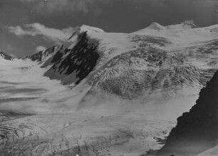 Zuckerhütl : Blick auf den Berggipfel des Zuckerhütl (ca. 3.507m) der höchste Berg der Stubaier Alpen.