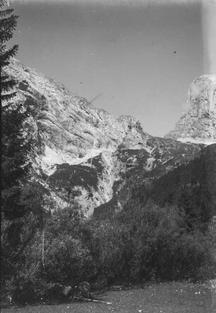 Im Gebirge : Blick, vermutlich aus dem Falzthurntal, zu den Bergen Schafjöchl und Lamsenspitze