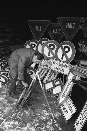 Vorbereitungen für die ab 1. März 1971 geltende neue Straßenverkehrsordnung