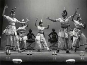 Traditioneller Tanz der Kandy Lake Tanzgruppe