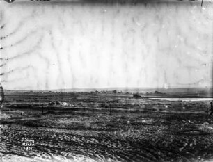 Ebene mit Siedlung : Blick über eine Ebene auf eine Siedlung