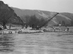 Buhnenbau am Rhein