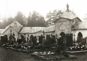 Žďár nad Sázavou (Saar). Wallfahrtskirche St. Nepomuk (1719-1722, J. B. Santini-Aichl) auf dem Grünen Berg (Zelená Hora). Kapellenring