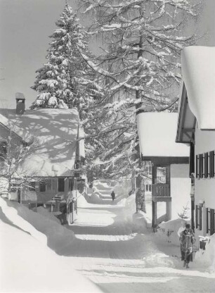 Verschneite Straßen in Oberstaufen
