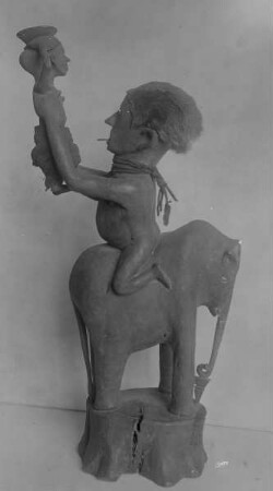 Elefant mit Reiter und Kind