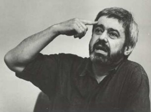 Porträt Jurek Becker : Porträt Jurek Becker (1937-1997; Schriftsteller). Fotografie von Klaus Morgenstern, 1989