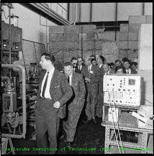 Besuch der Teilnehmer des Symposiums der European Atomic Energy Society (EAES) zum Thema "Fuel Cycles for Power Reactors" in Baden-Baden am Kernforschungszentrum Karlsruhe (KfK)