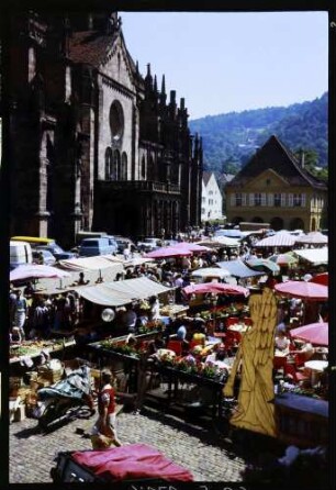 Freiburg: Ausblick aus Restaurant Engel auf Markt und Münster