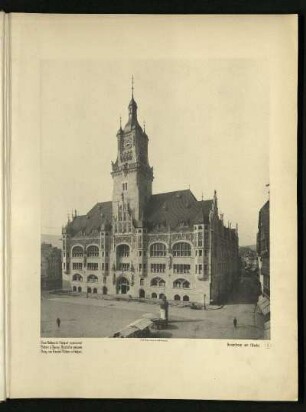 Hauptfront am Markt.