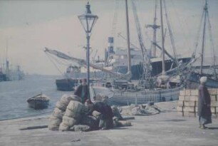 Reisefotos. Hafenszene (vielleicht in Ägypten)