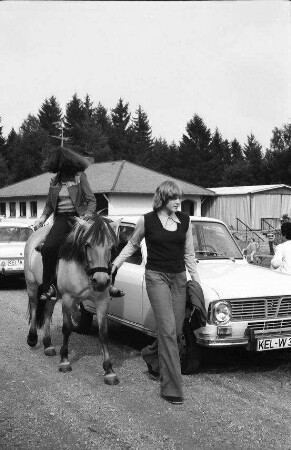 Bonndorf, Ebnet: Jugendzeltlager; Reiterin