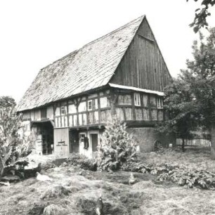 Colditz-Thumirnicht, Thumirnichter Platz 16. Dreiseithof (A. 19. Jh.). Torscheune mit ehemaligem Auszugsteil. Gartenansicht