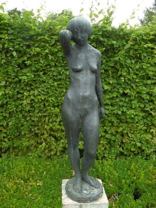 Stehendes Mädchen