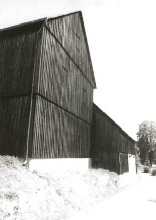 Leubetha (Kreis Oelsnitz), Am Anger 1. Gehöft. Scheune