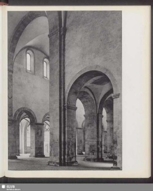 Das nördliche Querschiff durch das Langhaus