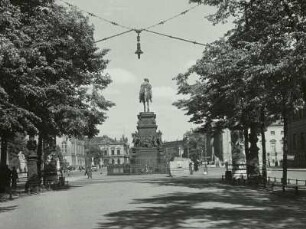 Denkmal für Friedrich den Großen : Hängendende Straßenlaternen, um 1930