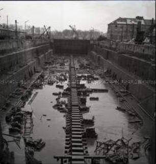 Fundament eines Großbunkers für deutsche U-Boote an der französischen Atlantikküste