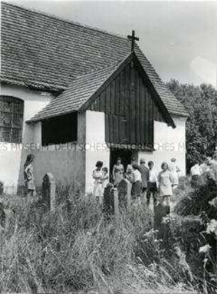 Kirche mit Friedhof auf der Ostseeinsel Hiddensee