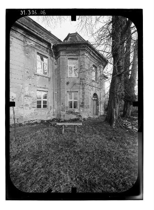 Zernikow (Großwoltersdorf-Zernikow), Zernikower Straße. Gutshaus (1746). Gartenansicht (Teilansicht) mit Vorbau