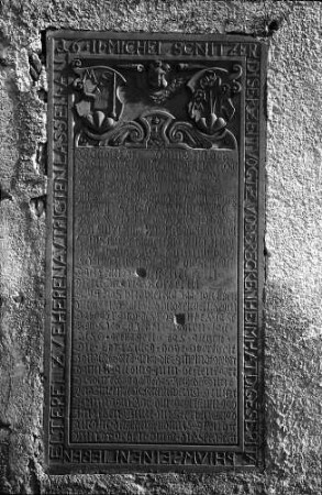 Obereggenen: Grabtafel an der Kirche (quadratisch)