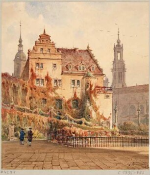 Der große Schlosshof im Residenzschloss in Dresden mit dem Hausmannsturm, Altan und einem Wendelstein