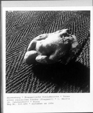 Torso eines männlichen Kindes