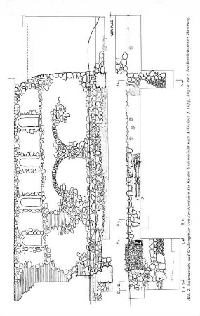 Abb. 2. Seitenansicht und Grabungsplan von der Nordseite der Kirche. Seitenansicht nach Aufnahme J. Lupp, August 1962, Denkmalschutzamt Hamburg.