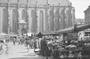 Würzburg: Marienkirche, Ausschnitt, mit Markt im Vordergrund