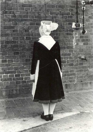 Konfirmandin aus Trebendorf : Kleidung - Schleifer Tracht. Ort: Trjebin / Trebendorf. Konfirmandin.