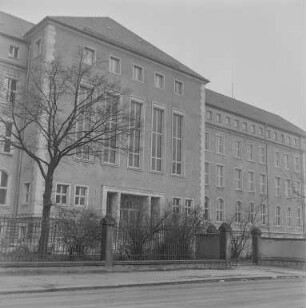 Sorbisches Lehrerinstitut Bautzen : Bautzen. Sorbisches Insitut für Lehrerbildung (heute Sorbisches Gymnasium), Friedrich-List-Straße 8. Außenansicht