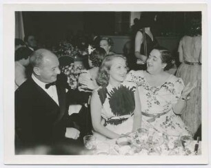 Marlene Dietrich und Elsa Maxwell (Los Angeles, 1940) (Archivtitel)