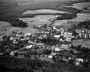 Bösig, Ortsansicht : Bösig (Bezdez/Tschechien). Burg Bösig (Burg Bezdez). Blick von der Burg auf den Ort