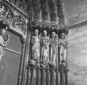 Portalanlage — Mittleres Westportal — Gewändefiguren: Jesaias, Jeremias, Simeon und Johannes der Täufer