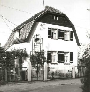 Cossebaude-Niederwartha, Friedrich-August-Straße 7. Wohnhaus (um 1900)