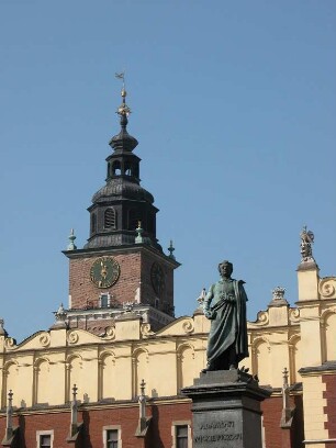 Rathausturm, Tuchhallen, Denkmal für den Dichter Adam Mickiewicz von 1898, am Hauptmarkt